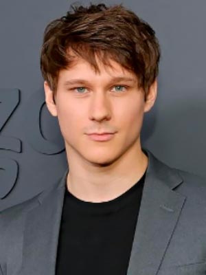 Джейкоб Московиц в роли Майлза